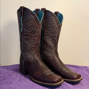 Ariat Brown size 8B Leather Western Heeled Boots with Teal Stitching
